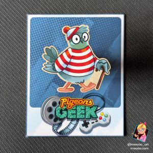 Geek Pigeons, Où est Charligeon ? | Pin's ou Magnet en bois