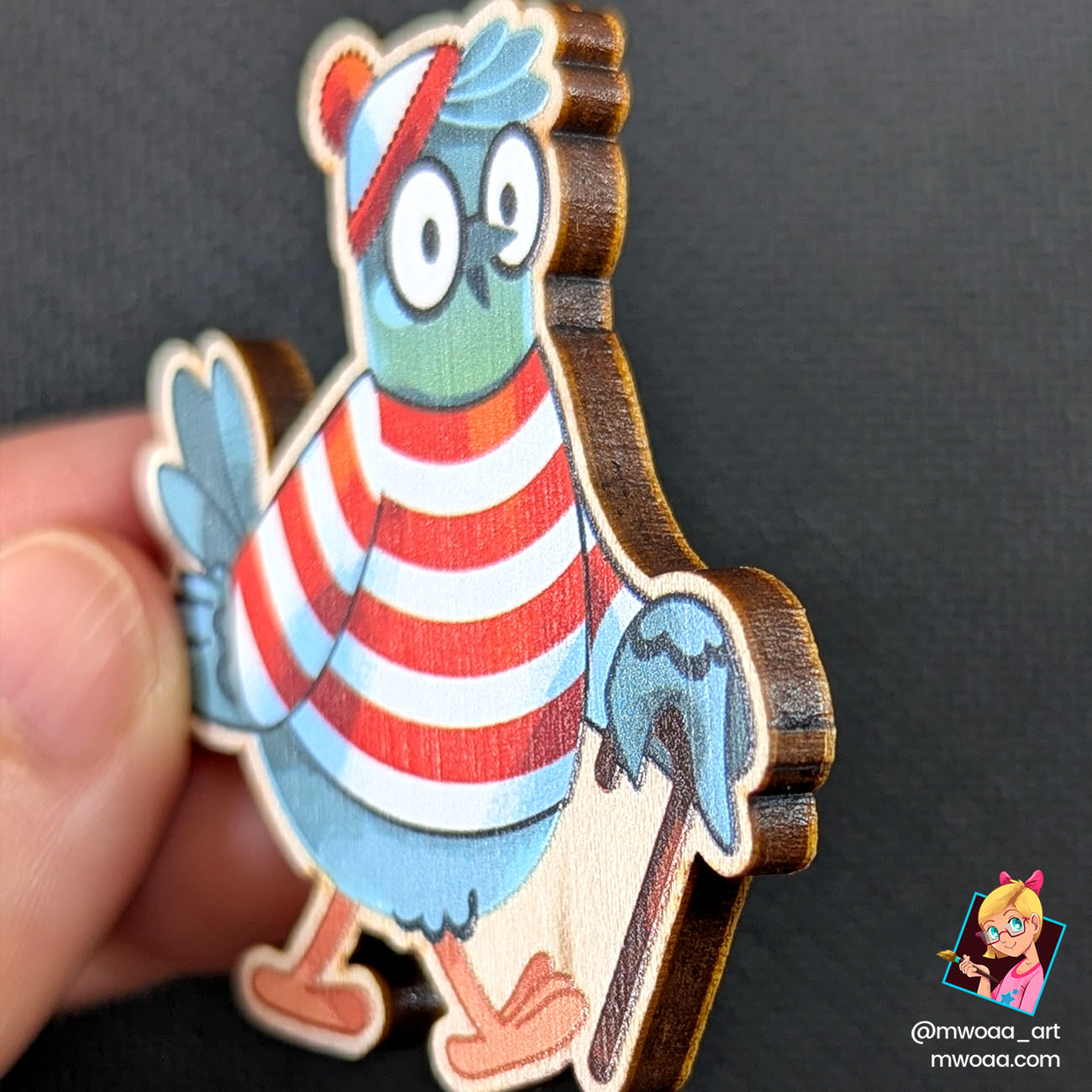 Geek Pigeons, Où est Charligeon ? | Pin's ou Magnet en bois – Image 3