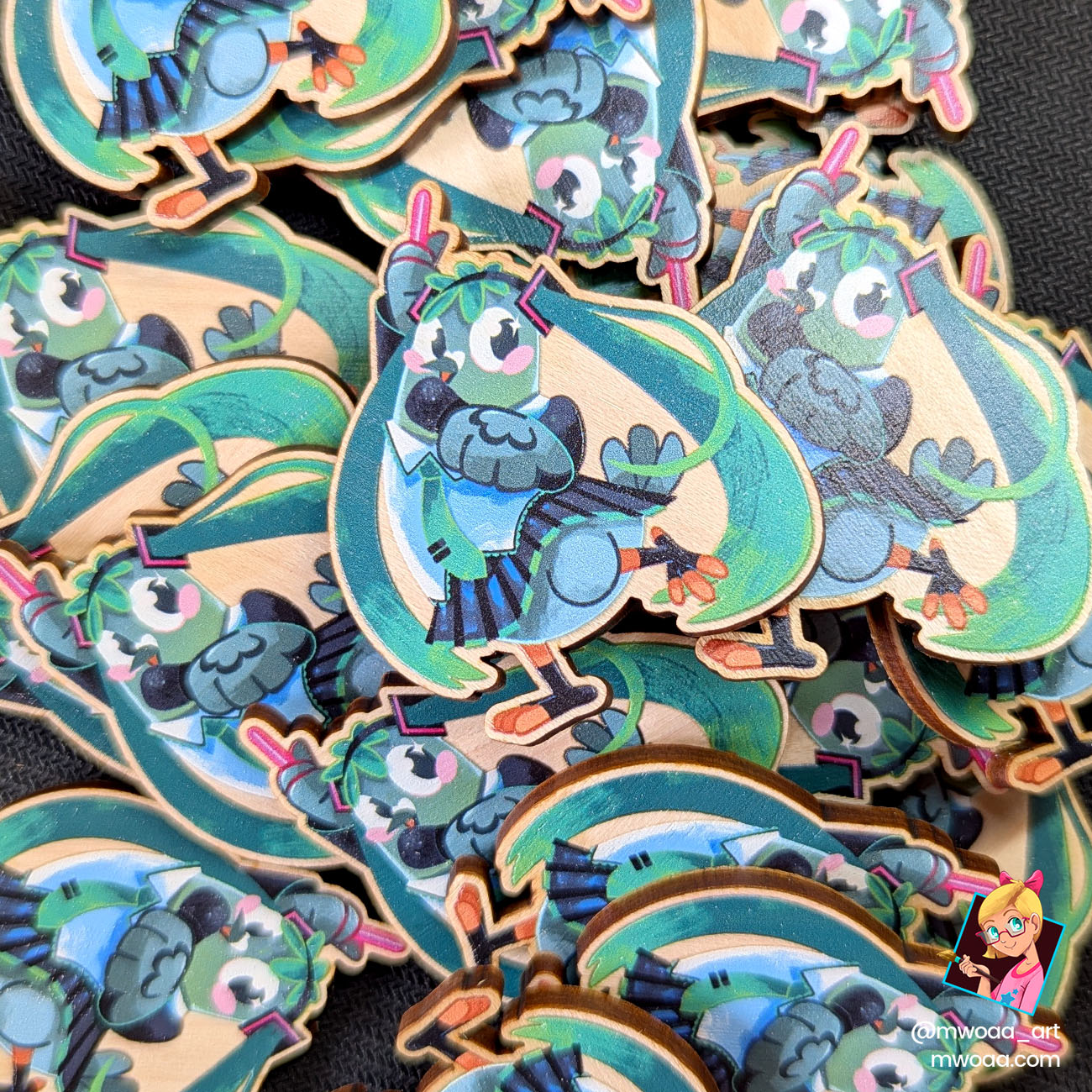 Geek Pigeons, Hatsune pigeon | Pin's ou Magnet en bois - Image 4