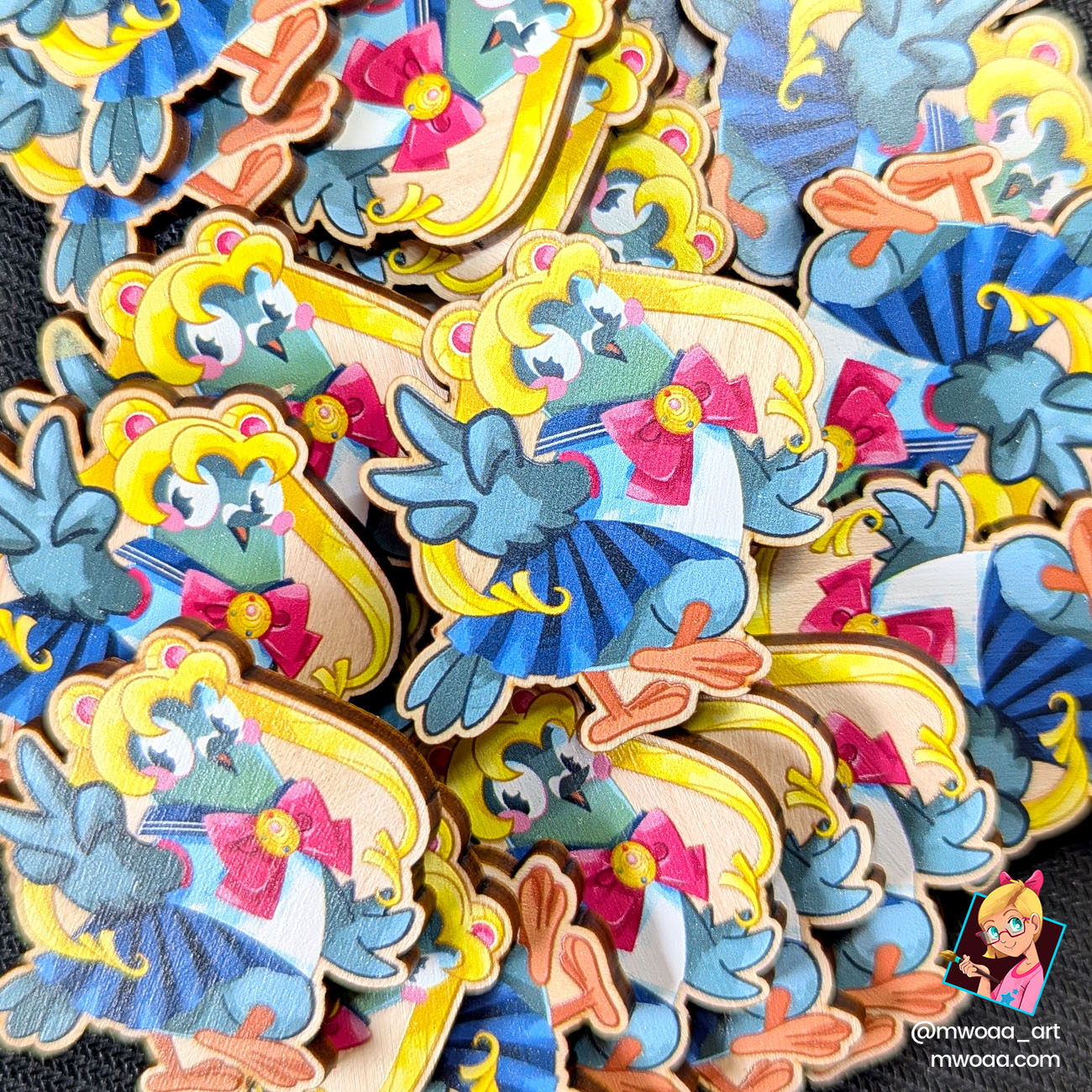 Geek Pigeons, Pigeon Moon | Pin's ou Magnet en bois – Image 4