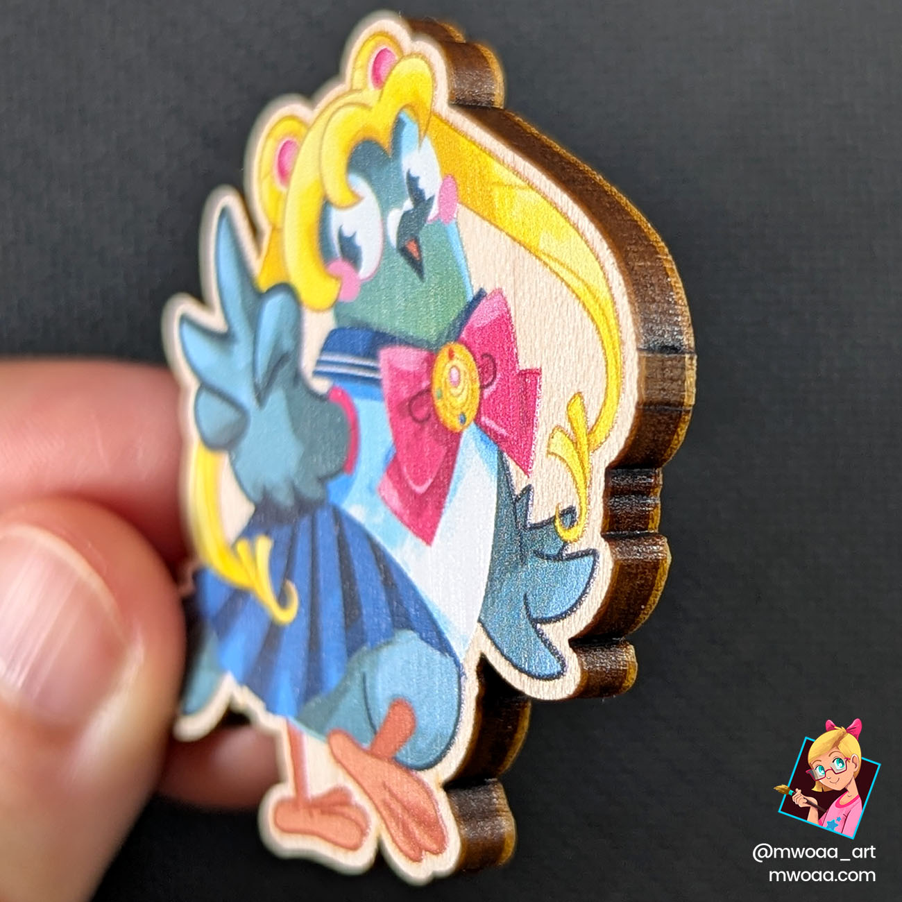 Geek Pigeons, Pigeon Moon | Pin's ou Magnet en bois – Image 3