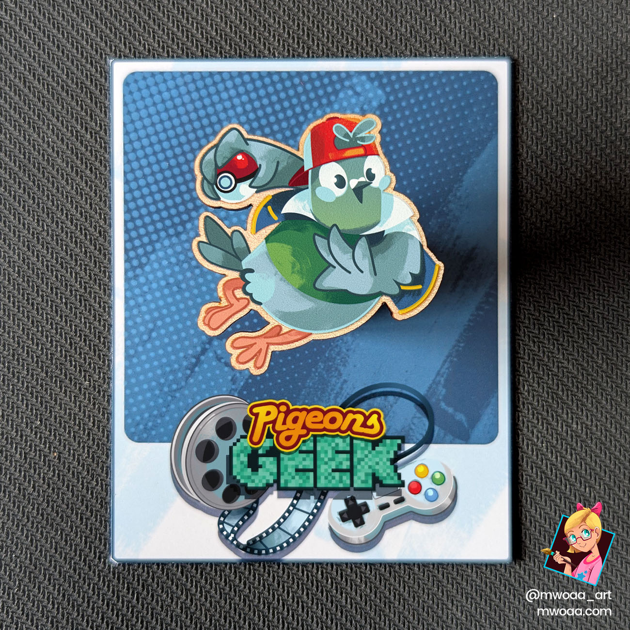 Geek Pigeons, Le pigeon du Boug Palette | Pin's ou Magnet en bois